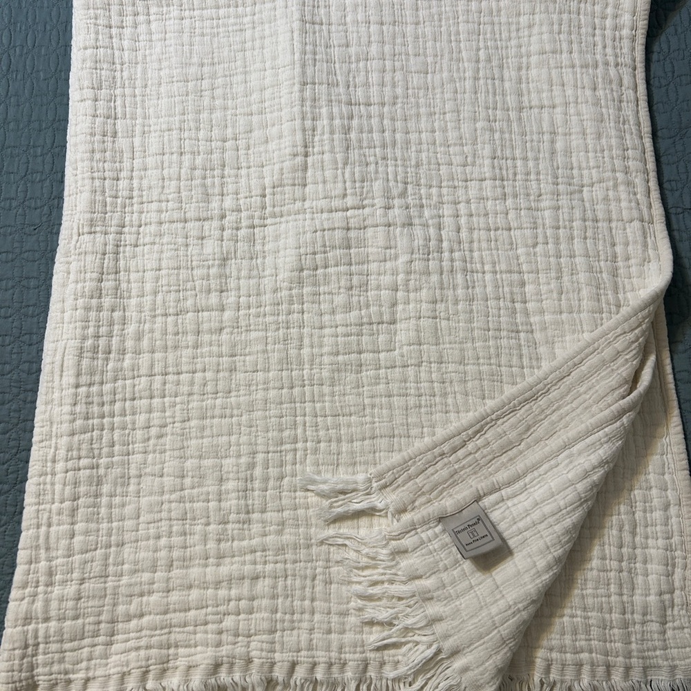Texteis Penedo Fine Linens Luxury Cotton Oversized Fringed Throw Blanket